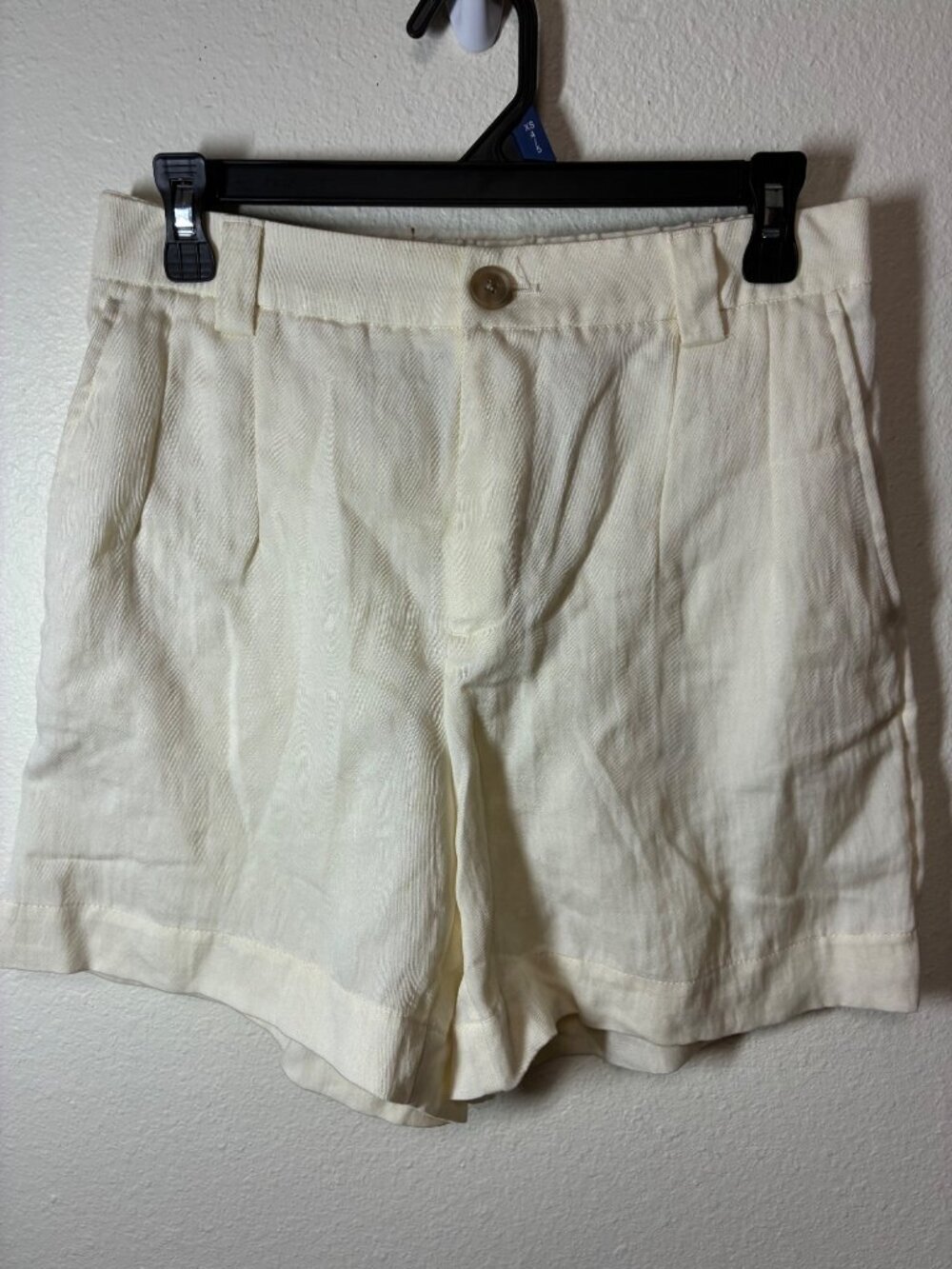 NWT A New Day Shorts Preppy Pleated Business Casual Cream Size 6 MSRP $22